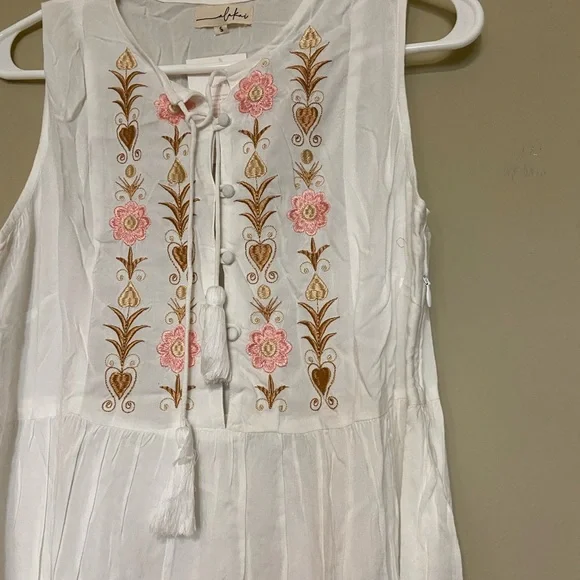 Embroidery Dress - Picture 3 of 5